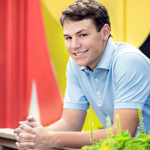 Meet your Posher, Max